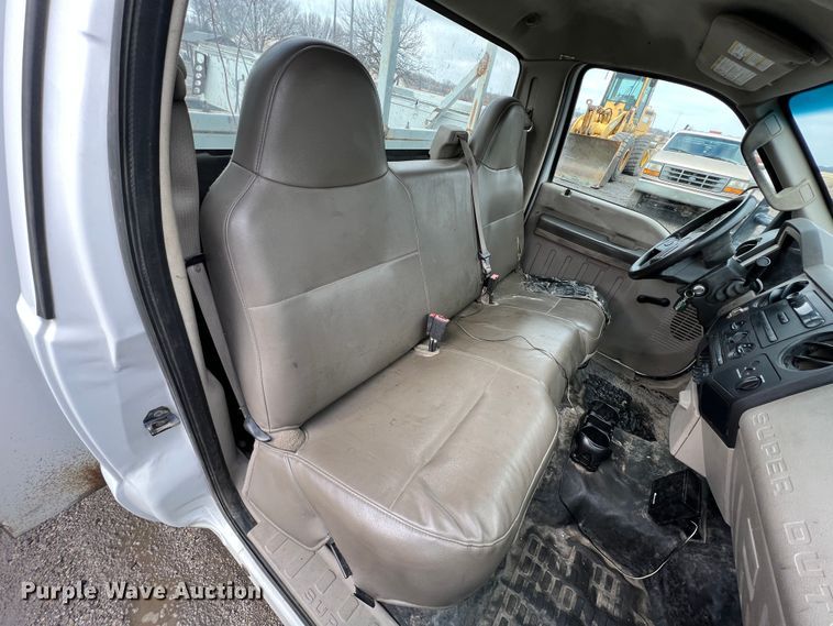 image for item ID9469 2008 Ford F350 Super Duty XL  utility bed pickup truck