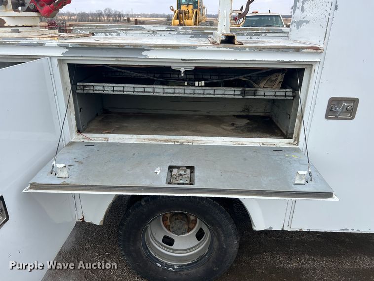 image for item ID9469 2008 Ford F350 Super Duty XL  utility bed pickup truck