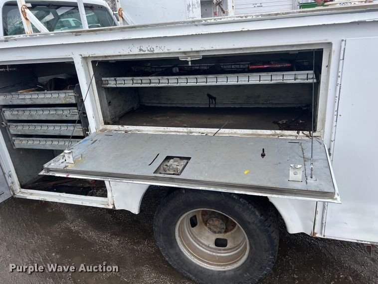 image for item ID9469 2008 Ford F350 Super Duty XL  utility bed pickup truck