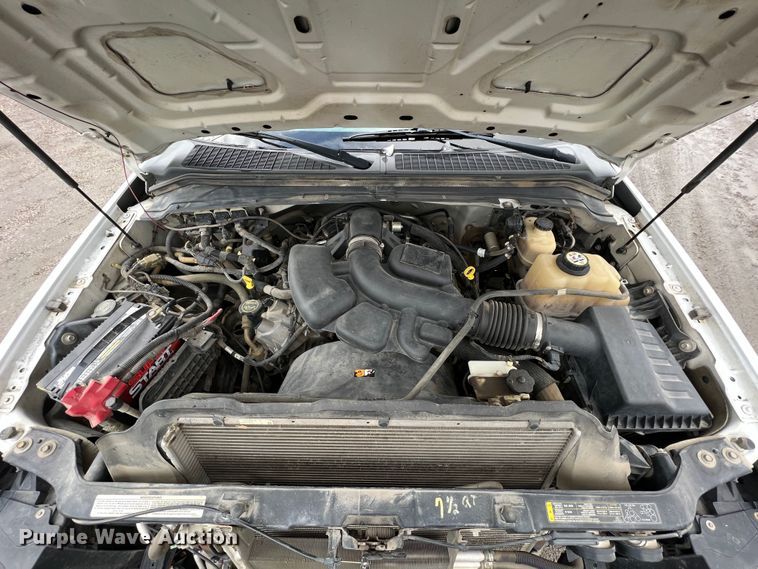 image for item ID9469 2008 Ford F350 Super Duty XL  utility bed pickup truck