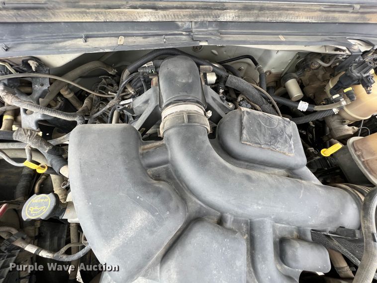 image for item ID9469 2008 Ford F350 Super Duty XL  utility bed pickup truck