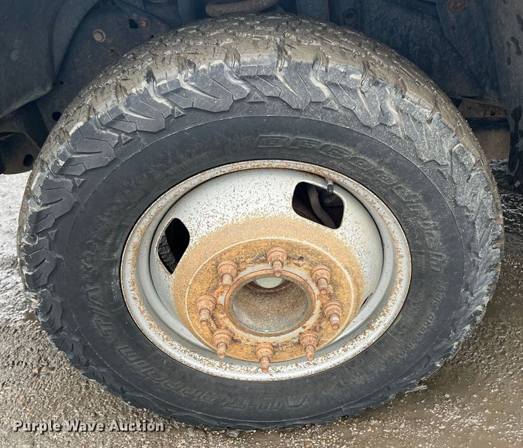 image for item ID9469 2008 Ford F350 Super Duty XL  utility bed pickup truck