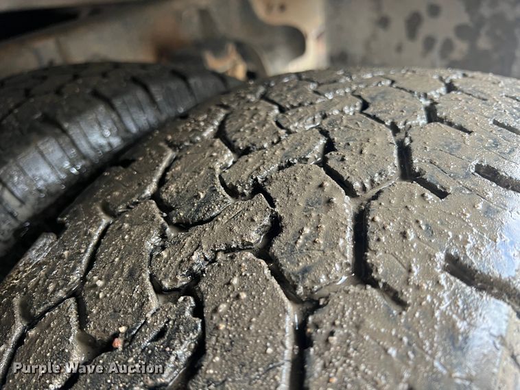 image for item ID9469 2008 Ford F350 Super Duty XL  utility bed pickup truck