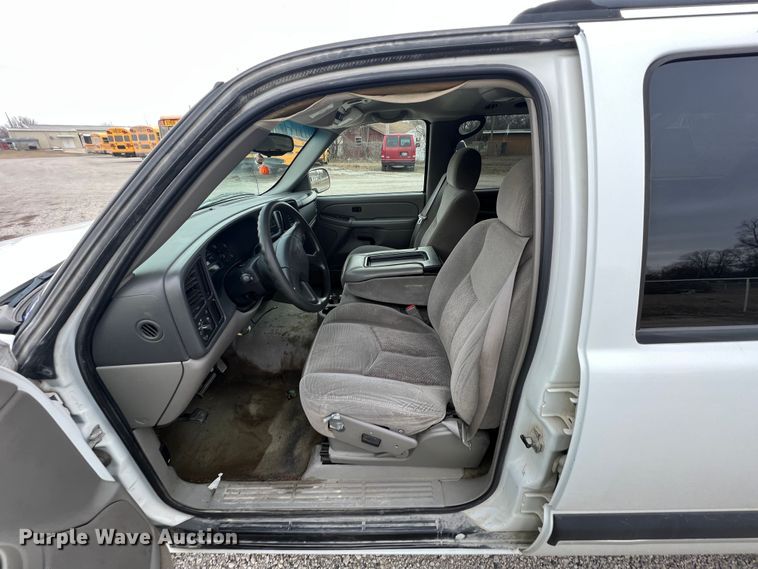 image for item ID9483 2004 Chevrolet Suburban 1500  SUV