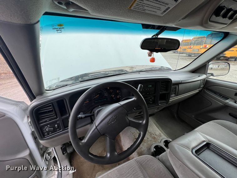 image for item ID9483 2004 Chevrolet Suburban 1500  SUV