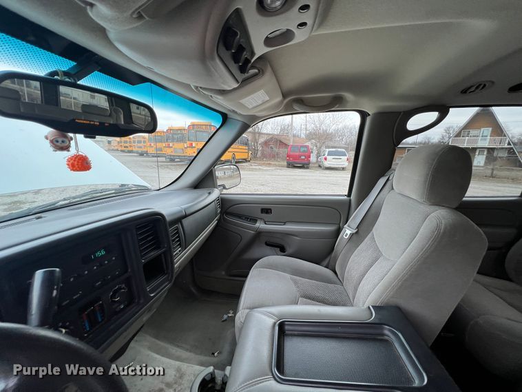 image for item ID9483 2004 Chevrolet Suburban 1500  SUV