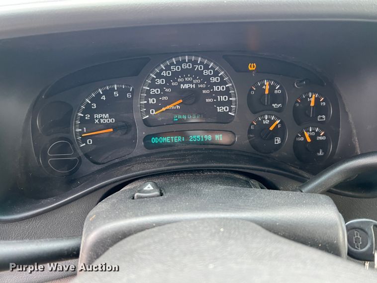 image for item ID9483 2004 Chevrolet Suburban 1500  SUV