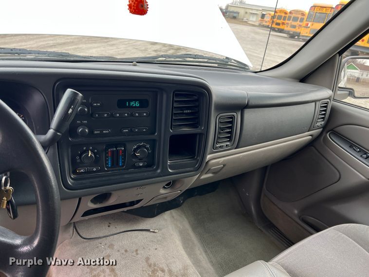 image for item ID9483 2004 Chevrolet Suburban 1500  SUV