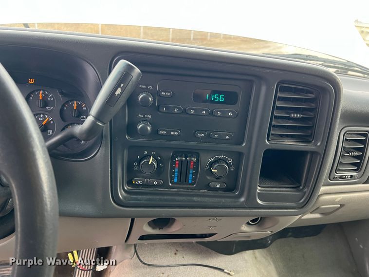 image for item ID9483 2004 Chevrolet Suburban 1500  SUV