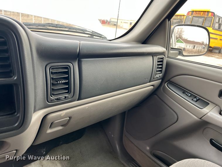 image for item ID9483 2004 Chevrolet Suburban 1500  SUV