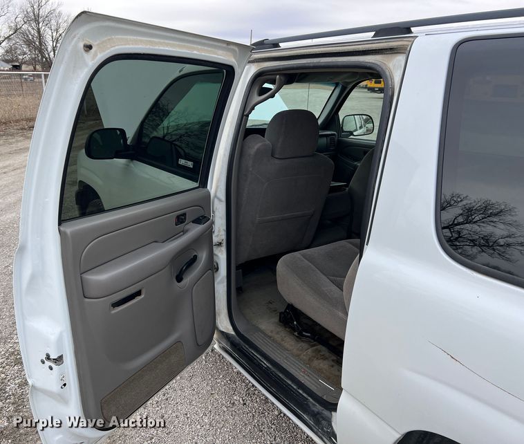 image for item ID9483 2004 Chevrolet Suburban 1500  SUV