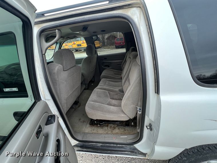 image for item ID9483 2004 Chevrolet Suburban 1500  SUV