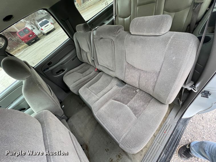 image for item ID9483 2004 Chevrolet Suburban 1500  SUV