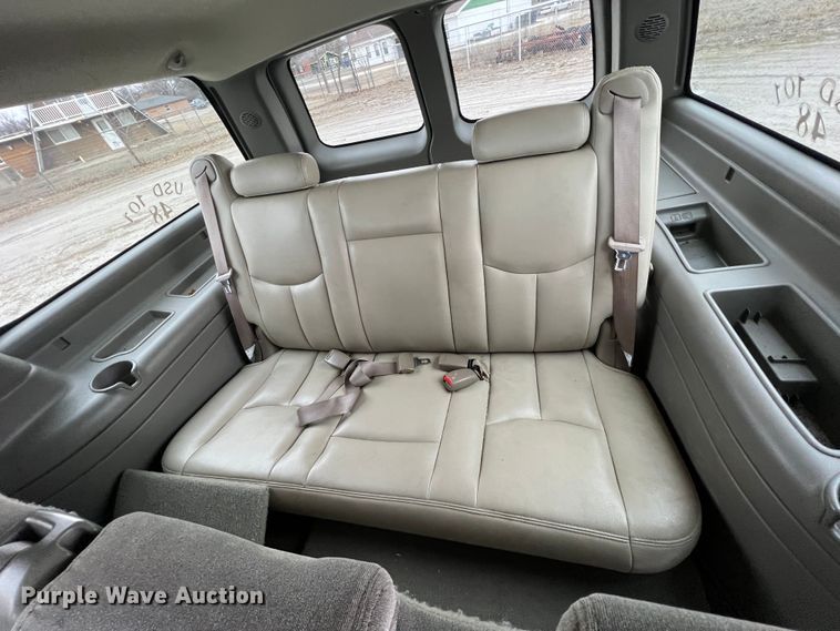 image for item ID9483 2004 Chevrolet Suburban 1500  SUV