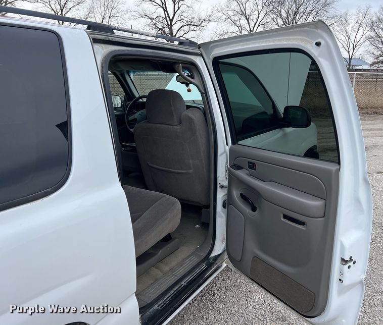 image for item ID9483 2004 Chevrolet Suburban 1500  SUV