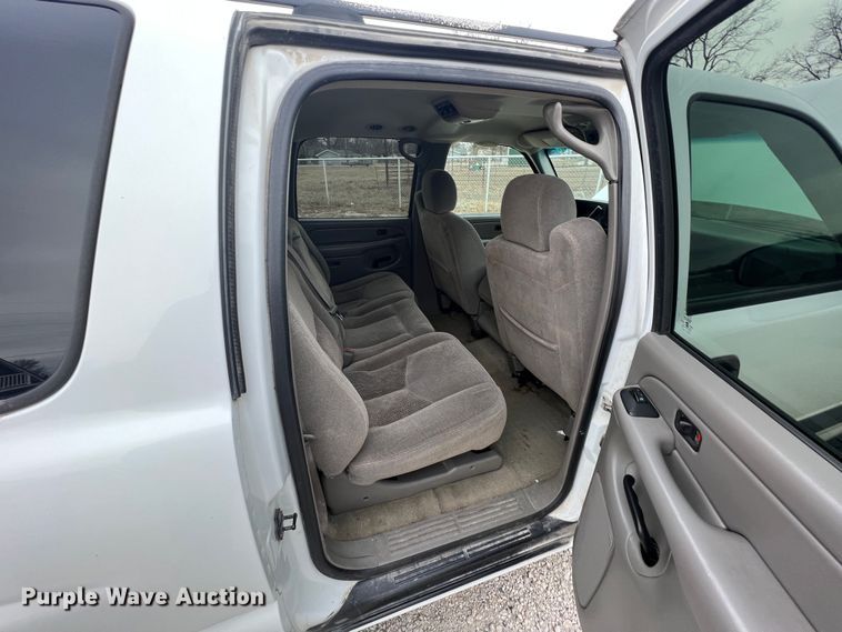 image for item ID9483 2004 Chevrolet Suburban 1500  SUV