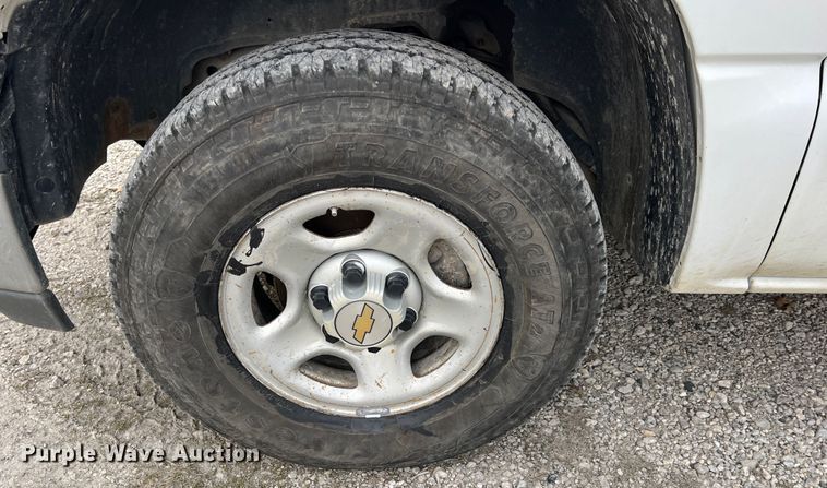 image for item ID9483 2004 Chevrolet Suburban 1500  SUV