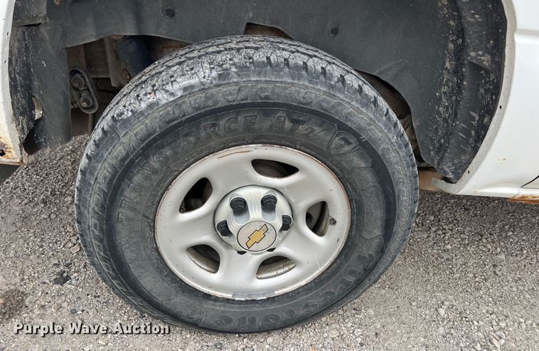 image for item ID9483 2004 Chevrolet Suburban 1500  SUV