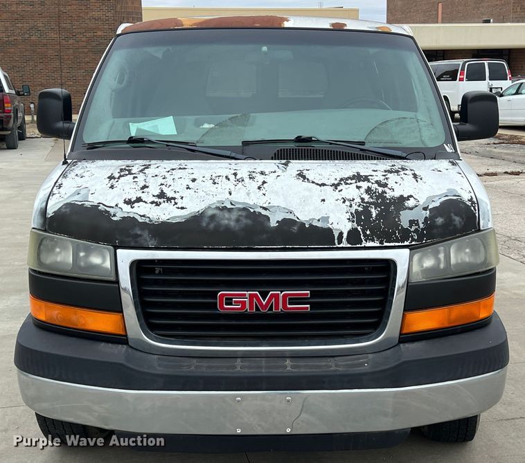 image for item ID9484 2004 GMC Savana G3500  van