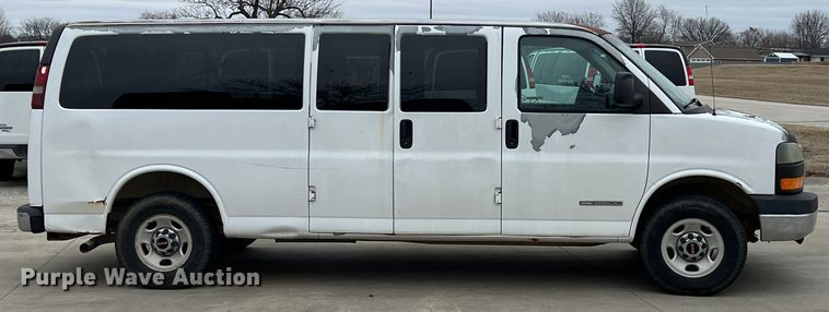 image for item ID9484 2004 GMC Savana G3500  van