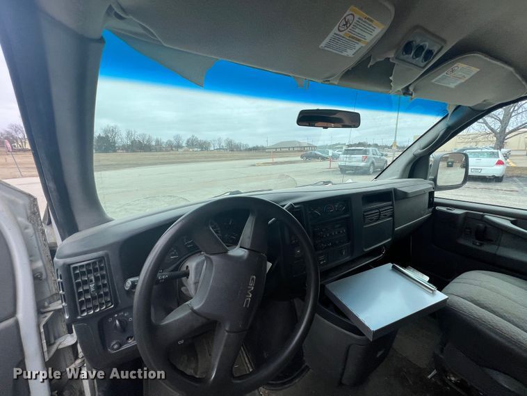 image for item ID9484 2004 GMC Savana G3500  van