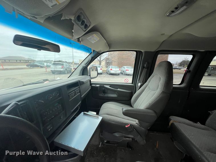 image for item ID9484 2004 GMC Savana G3500  van