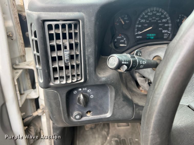 image for item ID9484 2004 GMC Savana G3500  van