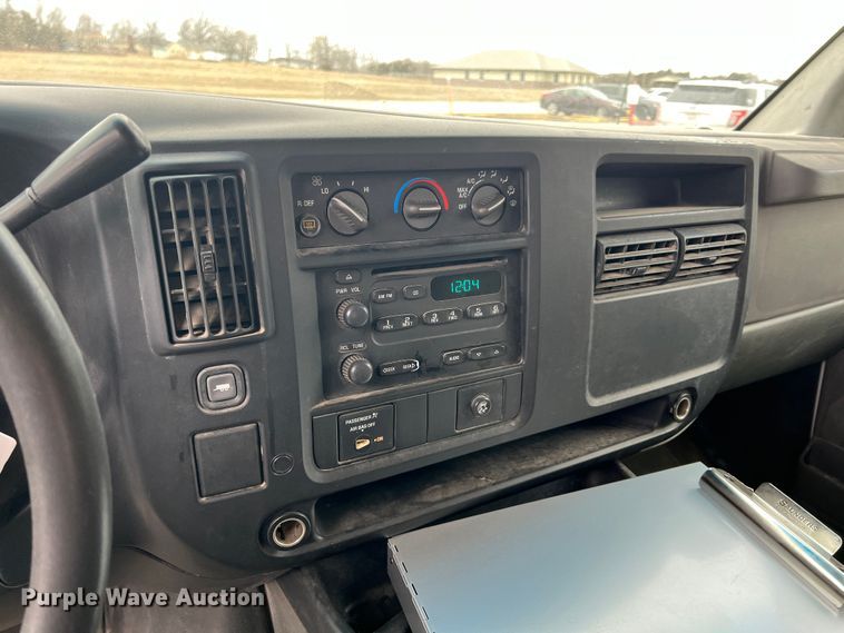 image for item ID9484 2004 GMC Savana G3500  van