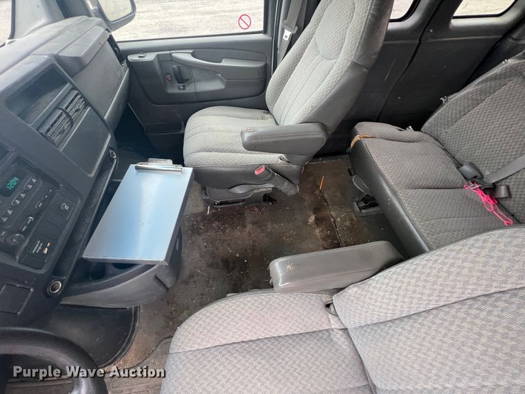 image for item ID9484 2004 GMC Savana G3500  van