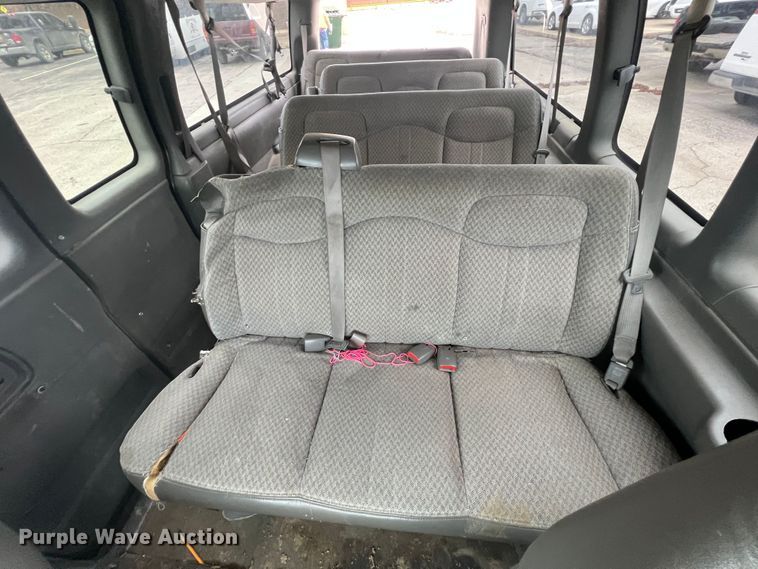image for item ID9484 2004 GMC Savana G3500  van