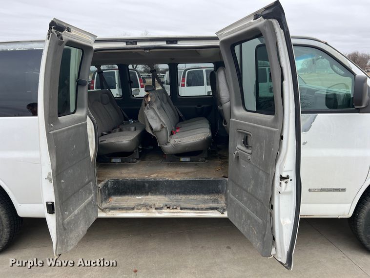 image for item ID9484 2004 GMC Savana G3500  van