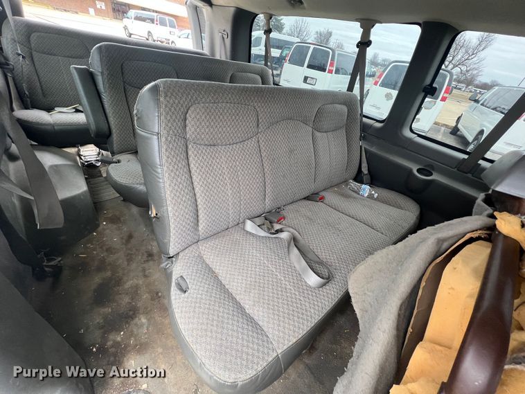 image for item ID9484 2004 GMC Savana G3500  van