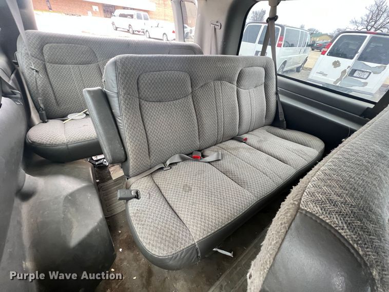 image for item ID9484 2004 GMC Savana G3500  van
