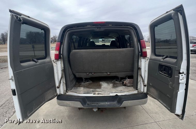 image for item ID9484 2004 GMC Savana G3500  van