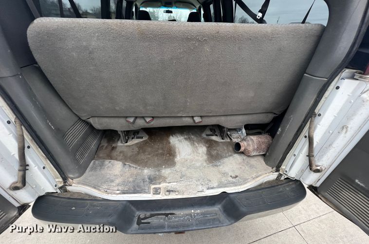 image for item ID9484 2004 GMC Savana G3500  van