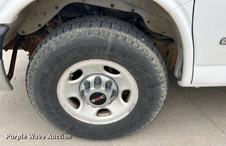 image for item ID9484 2004 GMC Savana G3500  van