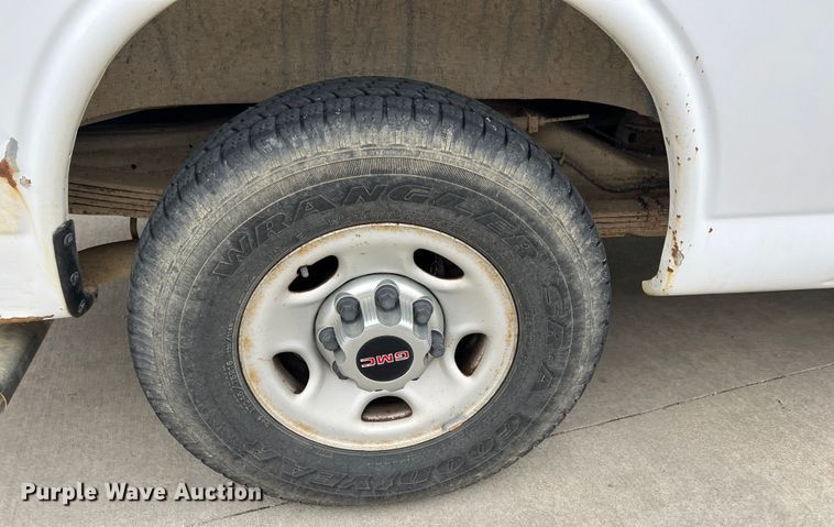 image for item ID9484 2004 GMC Savana G3500  van