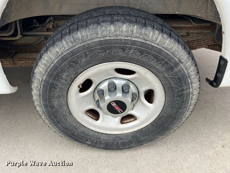 image for item ID9484 2004 GMC Savana G3500  van