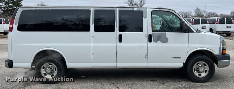 image for item ID9485 2004 Chevrolet Express 3500  van