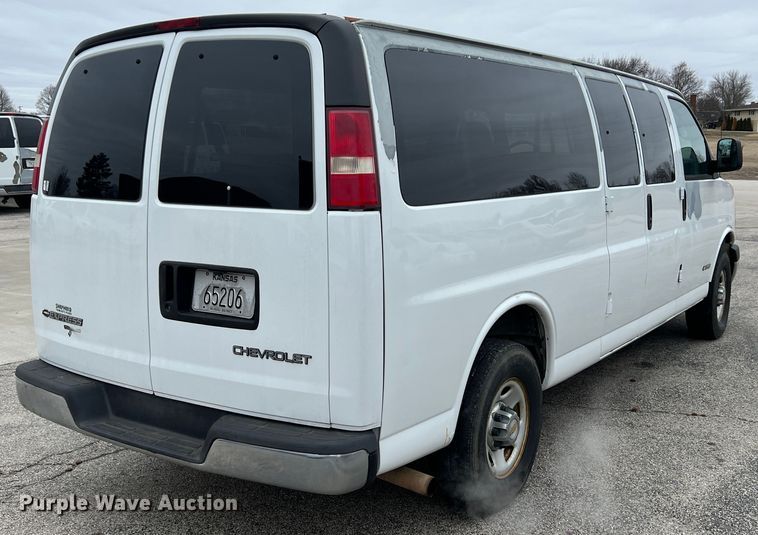 image for item ID9485 2004 Chevrolet Express 3500  van