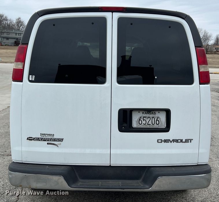 image for item ID9485 2004 Chevrolet Express 3500  van