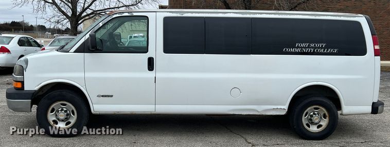 image for item ID9485 2004 Chevrolet Express 3500  van