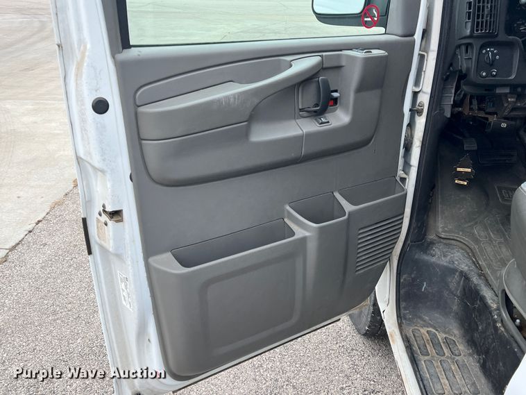 image for item ID9485 2004 Chevrolet Express 3500  van