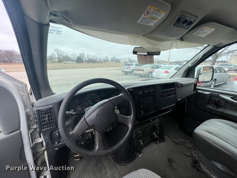 image for item ID9485 2004 Chevrolet Express 3500  van