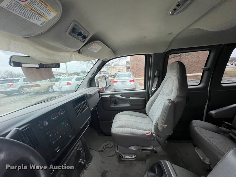 image for item ID9485 2004 Chevrolet Express 3500  van