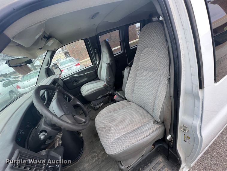 image for item ID9485 2004 Chevrolet Express 3500  van