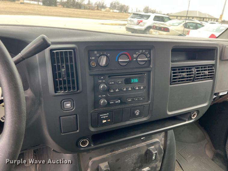 image for item ID9485 2004 Chevrolet Express 3500  van