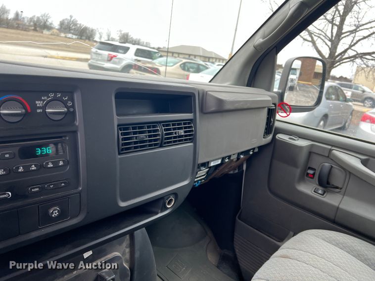 image for item ID9485 2004 Chevrolet Express 3500  van