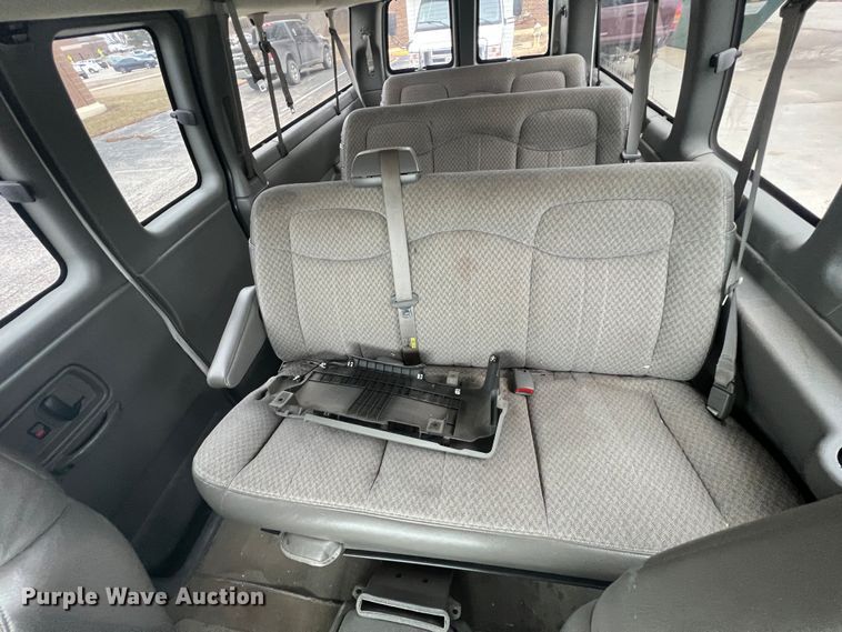 image for item ID9485 2004 Chevrolet Express 3500  van