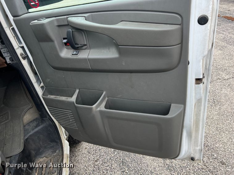 image for item ID9485 2004 Chevrolet Express 3500  van